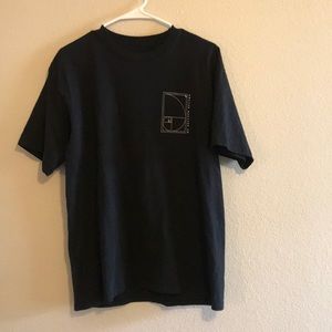 Shirt sleeve graphic shirt